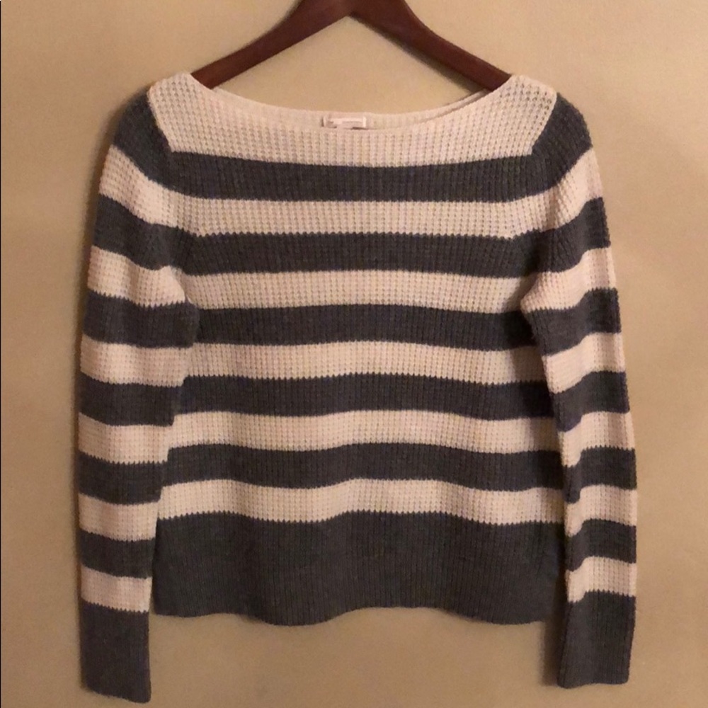 Gap sweater